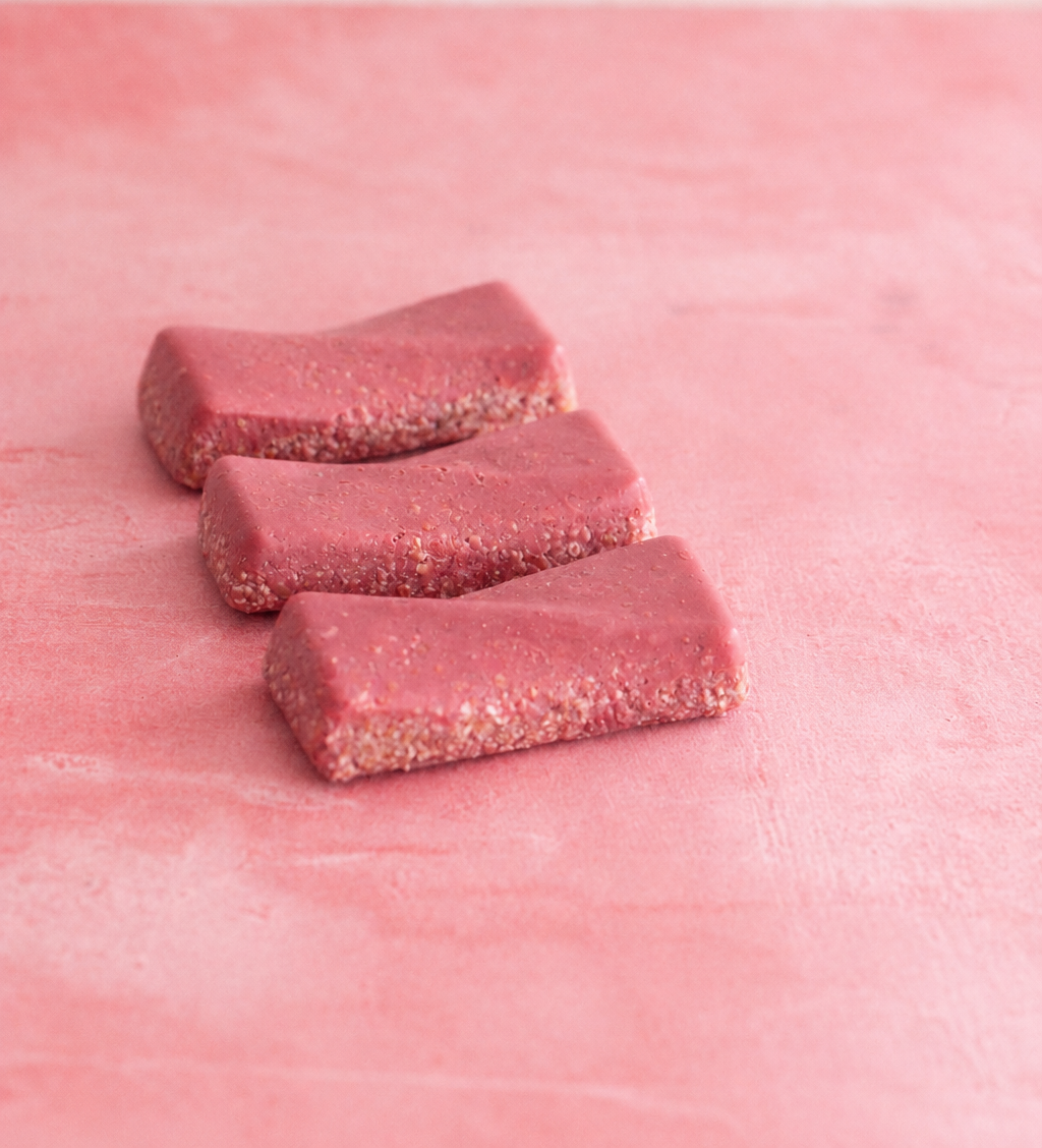 Barre protéinée Octobre Rose à la framboise, amande et chocolat Ruby
